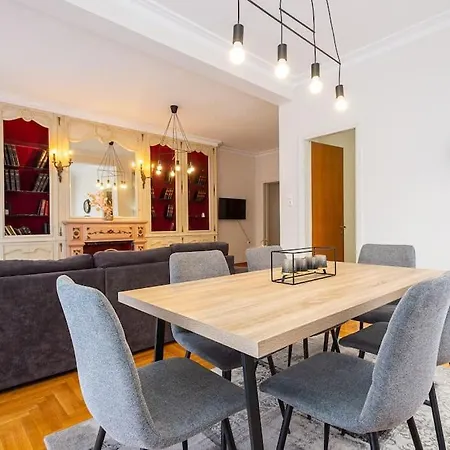 Square 119a Apartment *